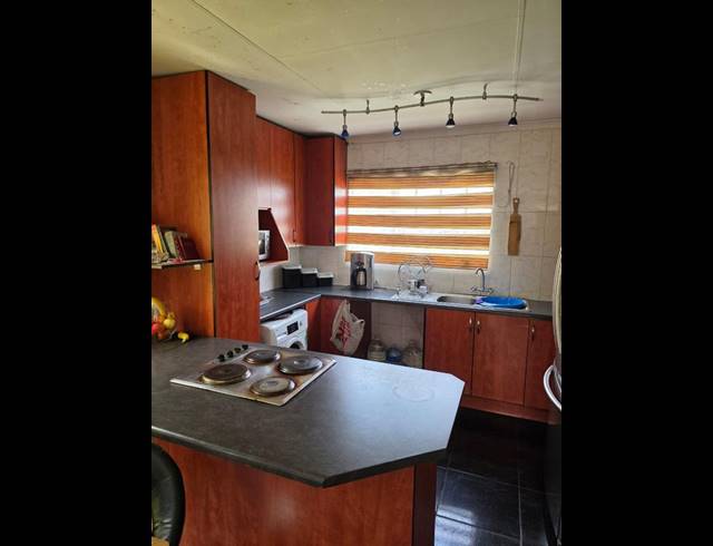 2 BEDROOM TOWNHOUSE FOR SALE IN LINMEYER